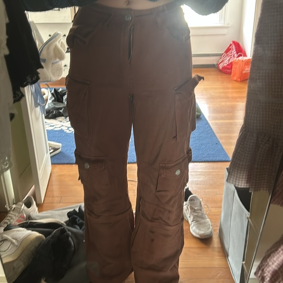 Forever21 reddish brown cargo pants. Size small - Picture 5 of 7
